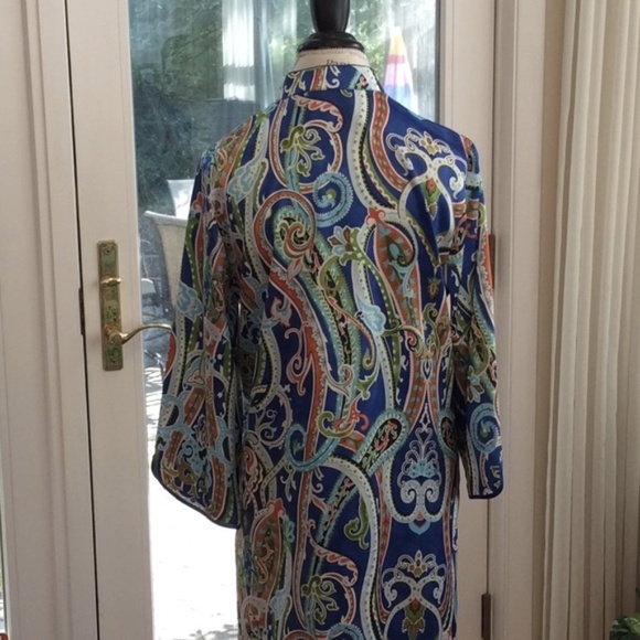 Pre-Loved Soft and Colorful Robe - Picture 4 of 6
